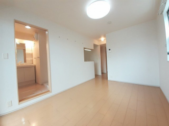 ゆったり過ごせる居間です