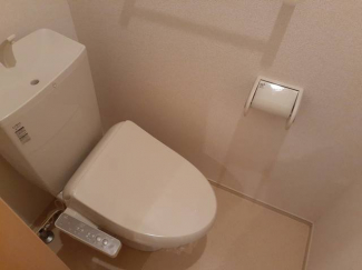 ゆったりとした空間のトイレです