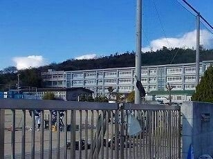 別所小学校まで1300m