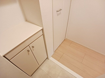 シンプルで使いやすい玄関です