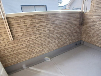 外からの目が気にならないバルコニーで洗濯物が干せます