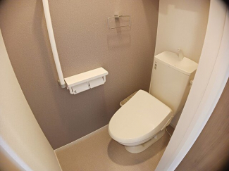 コンパクトで使いやすいトイレです