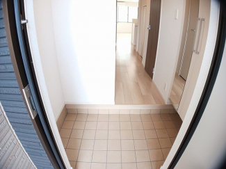 明るい玄関です