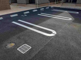 駐車場があるので、車を買う予定の方も安心です