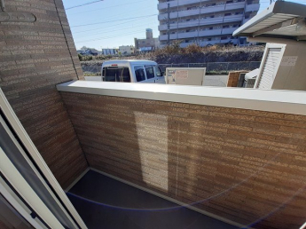 外からの目が気にならないバルコニーで洗濯物が干せます