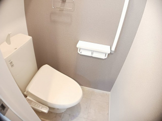 コンパクトで使いやすいトイレです