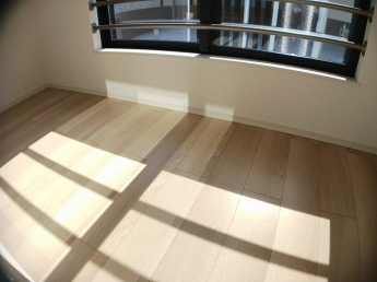 内装は落ち着いています