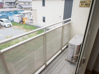 バルコニーからの眺めを楽しみながら食事をしませんか