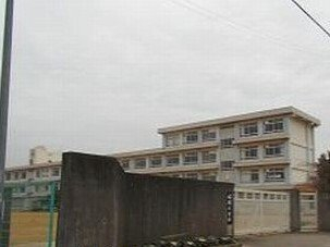 旭陽小学校まで760m