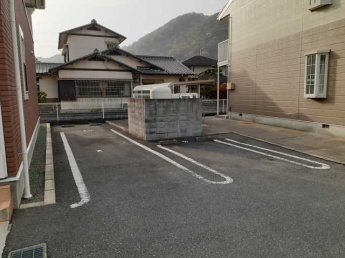 車をお持ちの方に嬉しい駐車場付きの物件です