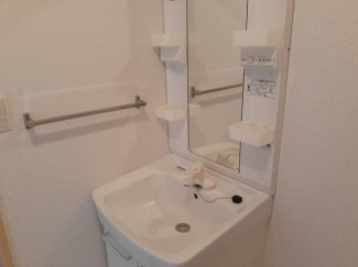 明るい洗面所です