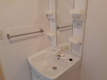 明るい洗面所です