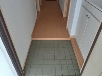 収納もある玄関です