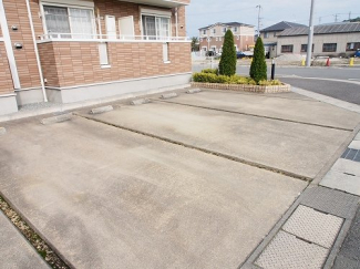 車をお持ちの方に嬉しい駐車場付きの物件です