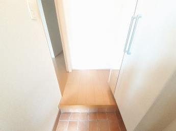 毎日通る玄関はこちらです