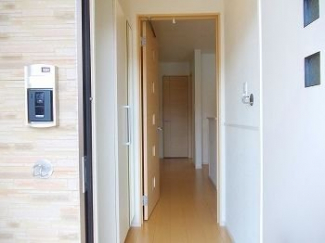 落ち着いた玄関です