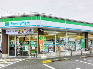 ファミリーマートまで180m
