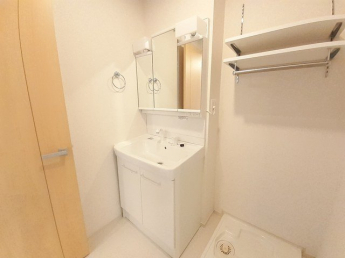 明るい洗面所です