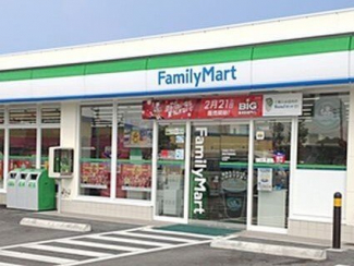 ファミリーマートさんまで800m