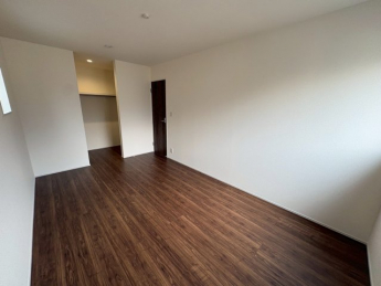 明るい洋室です