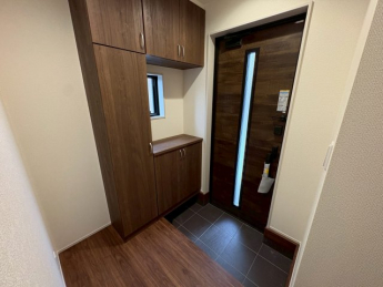 明るい玄関です