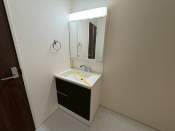 朝の支度にも助かる、独立の洗髪洗面化粧台