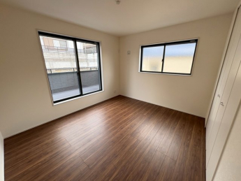 広々とした洋室です