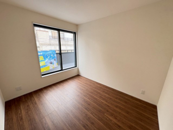 使い勝手のいい洋室です