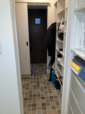 玄関→玄関収納→洗面所