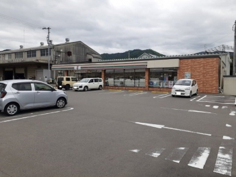 セブンイレブン五十崎支所前店様まで700m