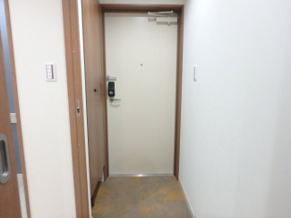 収納もある玄関です