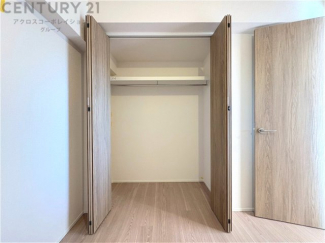 衣類やアクセサリー、小物類の収納が便利で整理整頓がしやすく、部屋の美観を保ちつつ、スペースを最大限に活用できます。衣服のしわやダメージを防ぎ、長持ちさせることができます。