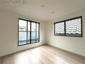 寝室…リラックスできるプライベート空間で、快適な睡眠をサポート。個人の好みに合わせたインテリアや寝具で心地良さを追求。プライベートな時間を過ごし、リフレッシュする場所におすすめです。