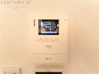 訪問者が来たときにテレビ画面で確認できるため、安心してドアを開けられます。録画機能があるものもあり、留守中に来訪者を記録しておくことができます。利便性が高く、セキュリティ面でも安心です。