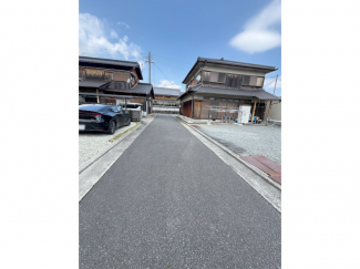 【前面道路含む現地写真】