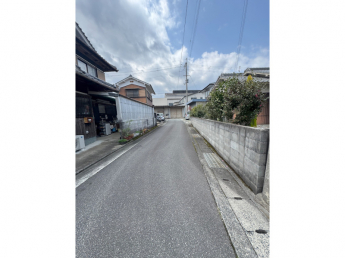 【前面道路含む現地写真】
