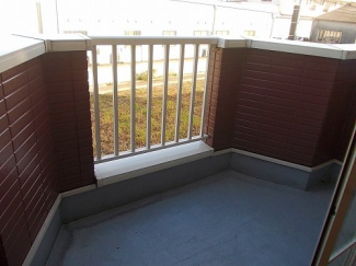 外からの目が気にならないバルコニーで洗濯物が干せます