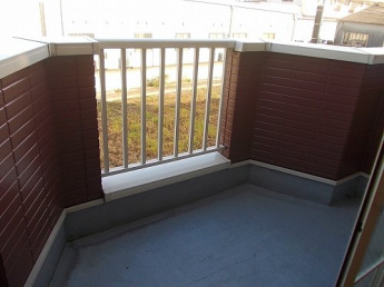 外からの目が気にならないバルコニーで洗濯物が干せます