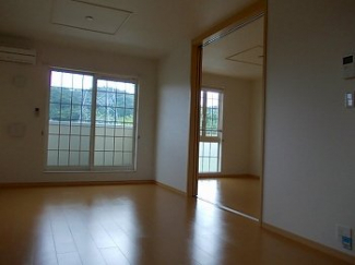 外からの目が気にならないバルコニーで洗濯物が干せます