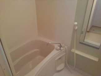 コンパクトで使いやすいお風呂です