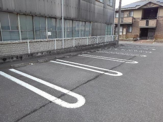 駐車場があるので、車を買う予定の方も安心です