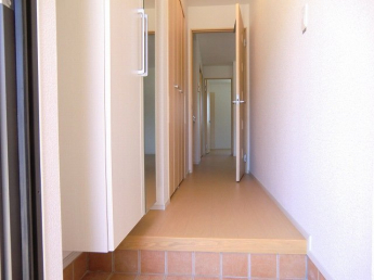 明るい玄関です