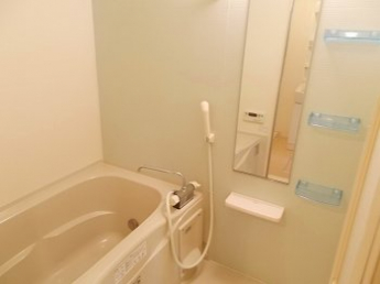 ゆったり過ごせるお風呂です