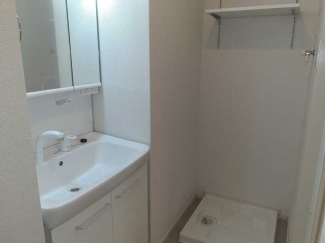 明るい洗面所です