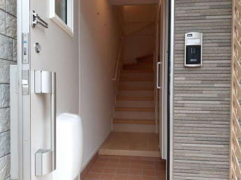 落ち着いた玄関です