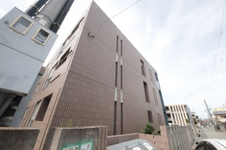 落ち着いた雰囲気の外観です