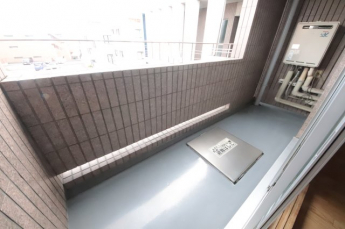 バルコニーからの眺めを楽しみながら食事をしませんか