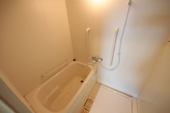 落ち着いた空間のお風呂です