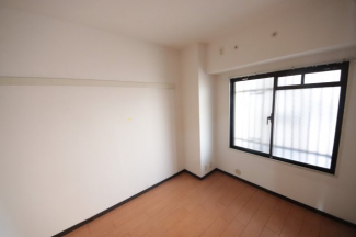 ゆったり過ごせる居間です