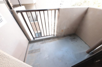 バルコニーからの眺めを楽しみながら食事をしませんか